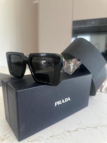 Prada Symbole zonnebril PR23YS beschikbaar voor biedingen