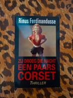 Zij Droeg Die Nacht Een Paars Corset - Rinus Ferdinandusse, Boeken, Ophalen of Verzenden, Gelezen, Rinus Ferdinandusse, Nederland