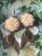 Bloem Oorbellen met Blad bedels, Overige materialen, Hangers, Beige, Nieuw