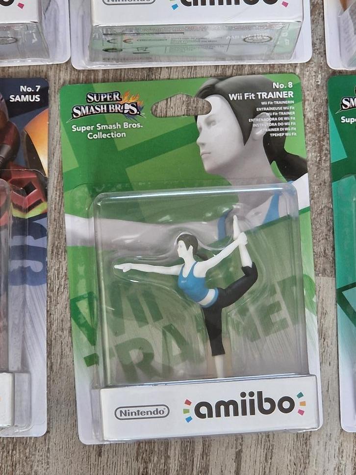 amiibo Wii Fit trainer Super Smash Bros serie nummer 8, Spelcomputers en Games, Games | Nintendo Switch, Nieuw, Sport, 1 speler