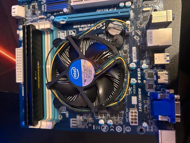 Gigabyte B75M-D3H + 16GB RAM + Intel i7, Computers en Software, Moederborden, Gebruikt, Intel, DDR3, Ophalen of Verzenden