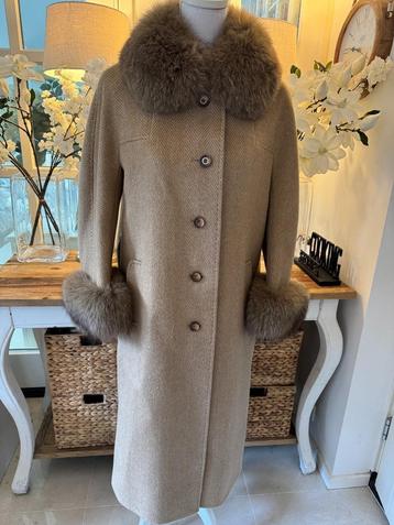 Chique, Beige-Camel lama/alpaca-wol mantel CALW, 38/M, ZGAN. beschikbaar voor biedingen