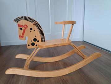 Houten schommelpaard  beschikbaar voor biedingen