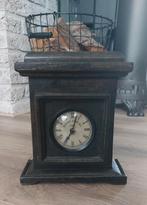 Oude massief houten tafelklok in koloniale stijl, Antiek en Kunst, Ophalen of Verzenden