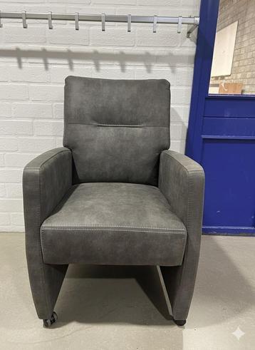 Grijze stoel - Moet snel weg! beschikbaar voor biedingen