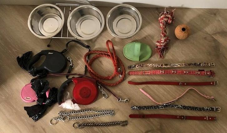 Hondenmand, 8 halsbanden, 3 hondenrollijnen, 1 vaste lijn,, Dieren en Toebehoren, Hondenmanden, Gebruikt, Overige, Ophalen of Verzenden