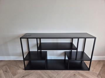  zwart metalen wandrek/ tv meubel/ vakkenkast beschikbaar voor biedingen