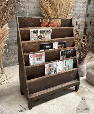 Oud tijdschriftenrek; leuk voor B&B informatie in de buurt beschikbaar voor biedingen