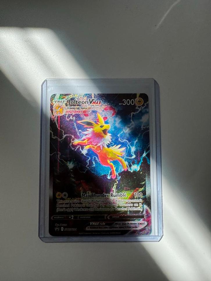 Jolteon VMAX SWSH184, Hobby en Vrije tijd, Verzamelkaartspellen | Pokémon, Zo goed als nieuw, Losse kaart, Foil, Ophalen of Verzenden