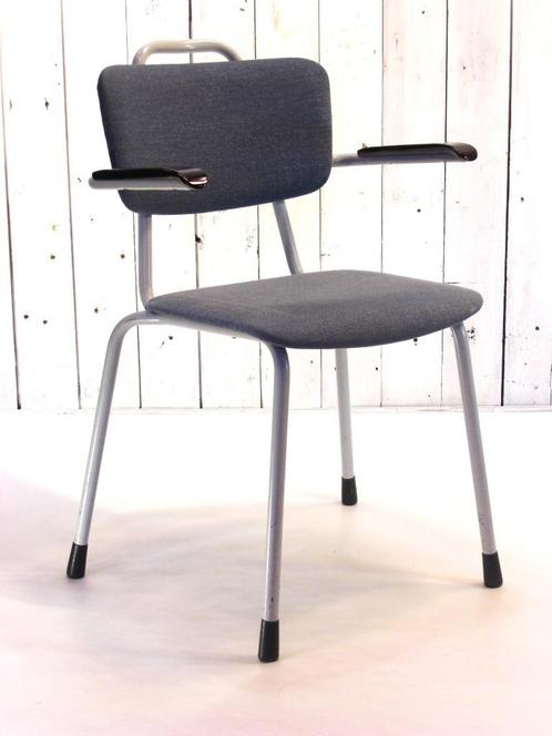 Vintage Gispen stoel .. Gebroeders van der Stroom..., Huis en Inrichting, Stoelen, Gebruikt, Vier, Kunststof, Metaal, Stof, Blauw