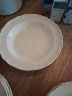 Wedgwood Queens Plain/ Shape Diepe Bord, Huis en Inrichting, Keuken | Servies, Ophalen of Verzenden, Zo goed als nieuw, Bord(en)