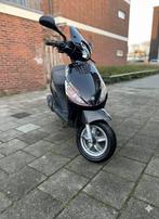 Piaggio zip 50cc geel kenteken, Fietsen en Brommers, Scooters | Piaggio, Maximaal 45 km/u, Zip, Ophalen of Verzenden, Zo goed als nieuw