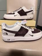 Nieuwe Nike - North face. Mt 44, Kleding | Heren, Schoenen, Bruin, Nike, Ophalen of Verzenden, Zo goed als nieuw