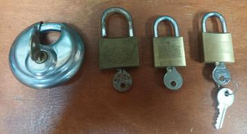 4 hangsloten beschikbaar voor biedingen