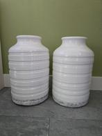 Grote zware witte vazen, Wit, Aardewerk of Porselein, Ophalen of Verzenden, Zo goed als nieuw