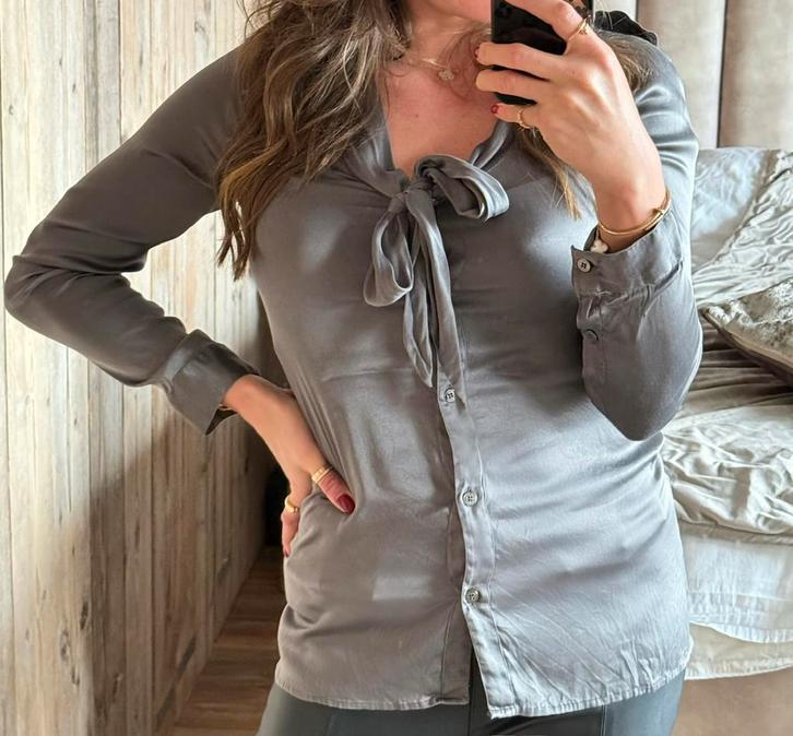 Burberry londen grijze blouse in maat 36., Kleding | Dames, Blouses en Tunieken, Gedragen, Maat 36 (S), Grijs, Ophalen of Verzenden