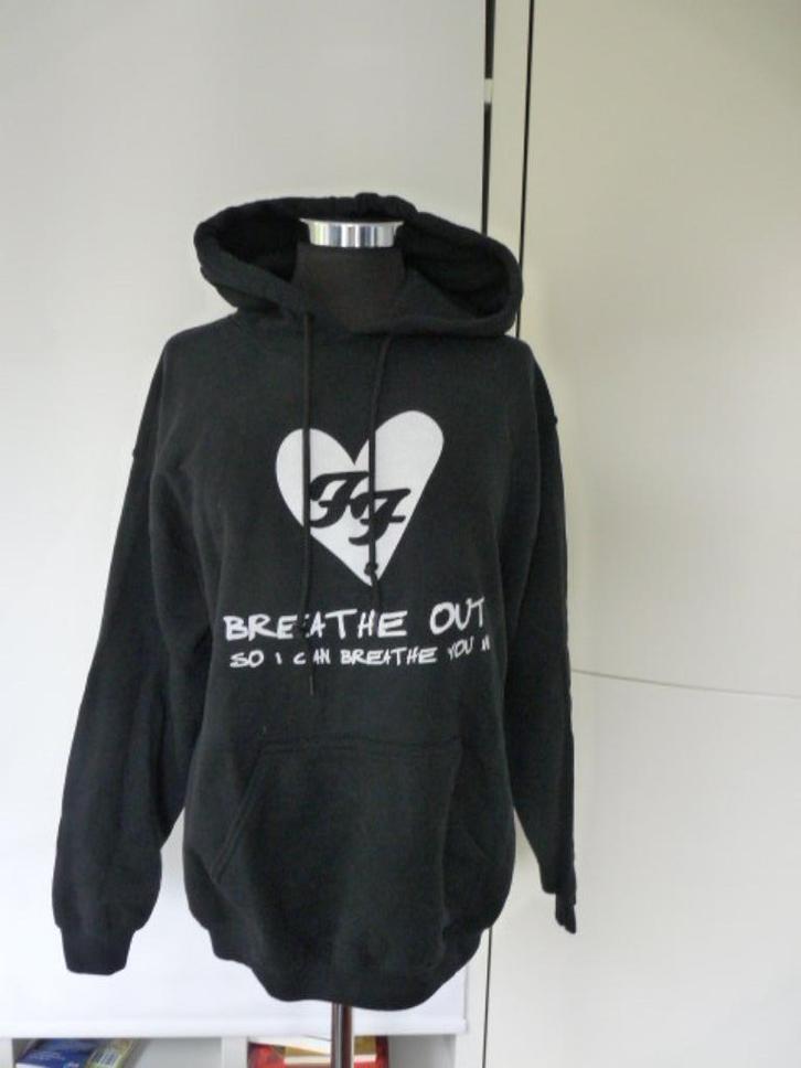  zwarte met witte opdruk trui hoodey capuchontrui mt M, Kleding | Dames, Truien en Vesten, Zo goed als nieuw, Maat 38/40 (M), Zwart