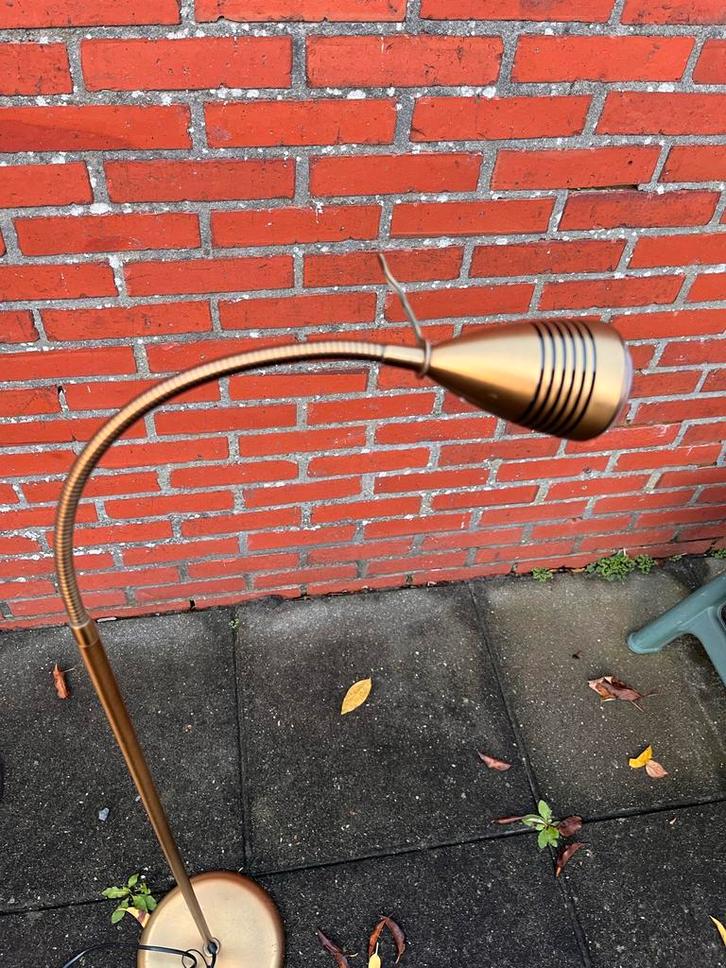 Mooie Vloerlamp - Stijlvol & Functioneel, Huis en Inrichting, Lampen | Vloerlampen, Gebruikt, 150 tot 200 cm, Metaal, Ophalen