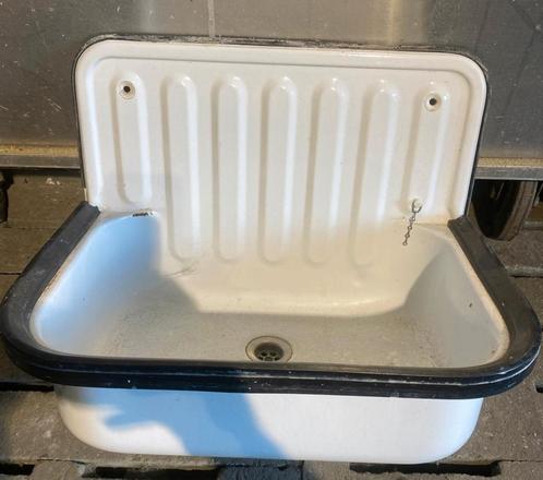 Wasbak/uitgietbak waar emmer makkelijk onder kan. Erg Stevig, Doe-het-zelf en Verbouw, Sanitair, Zo goed als nieuw, Wastafel, Ophalen of Verzenden