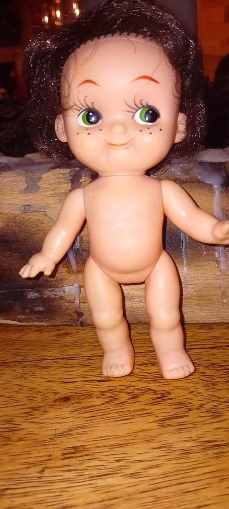 Vintage Babypop met Groene Ogen japan kewpie achtig, Verzamelen, Poppen, Gebruikt, Babypop, Ophalen of Verzenden