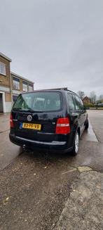Volkswagen Touran 1.6 85KW 2004 Zwart, Auto's, 74 €/maand, Zwart, Zwart, Origineel Nederlands