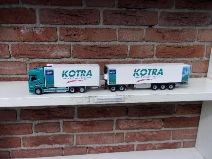 WSI  Scania  R  Normal  6 x 2  van  Kotra  Logistics., Hobby en Vrije tijd, Modelauto's | 1:50, Nieuw, Bus of Vrachtwagen, Wsi