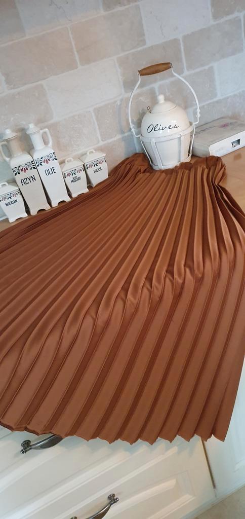 Terracotta plissé rok - combineerbaar!, Kleding | Dames, Rokken, Zo goed als nieuw, Maat 38/40 (M), Bruin, Knielengte, Ophalen of Verzenden