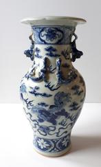 Grote Chinese vaas met 5 Foo Dogs en wolken, Antiek en Kunst, Ophalen of Verzenden