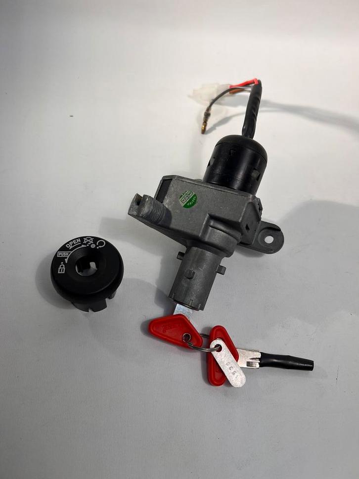 Contactslot set Derbi Atlantis 50, Fietsen en Brommers, Brommeronderdelen | Algemeen, Zo goed als nieuw, Ophalen of Verzenden