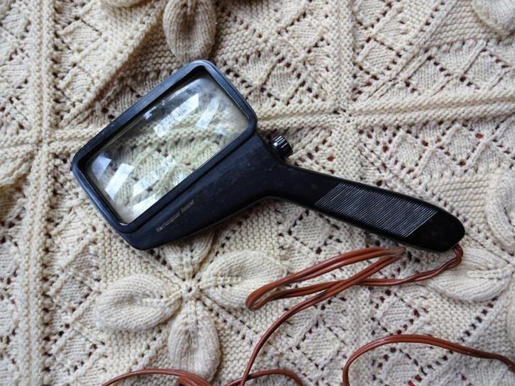 Bakelieten Vergrootglas met (niet werkend) lampje, Antiek en Kunst, Antiek | Gereedschap en Instrumenten, Verzenden