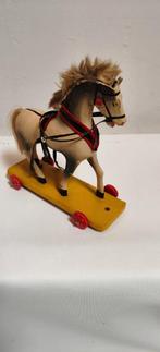 Vintage houten speelgoed paard op wielen, Antiek en Kunst, Ophalen