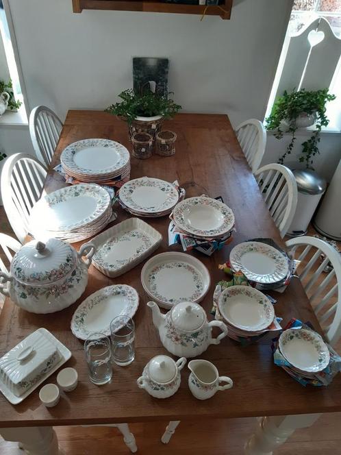 Spring Fields servies  by Jenny Rhodes, door Myott Meakin., Huis en Inrichting, Keuken | Servies, Gebruikt, Compleet servies, Overige stijlen