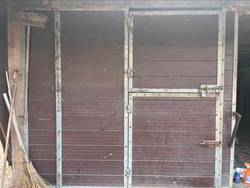 2 paarden stallen/ stalwanden  beschikbaar voor biedingen