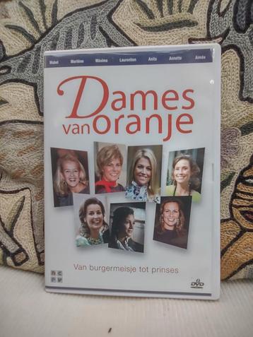 Dubbel-DVD Dames van Oranje. Van burgermeisje tot prinses. beschikbaar voor biedingen