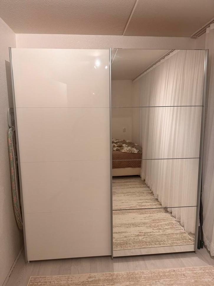 Ruime kledingkast met spiegeldeur, Huis en Inrichting, Kasten | Kledingkasten, Zo goed als nieuw, 200 cm of meer, 150 tot 200 cm