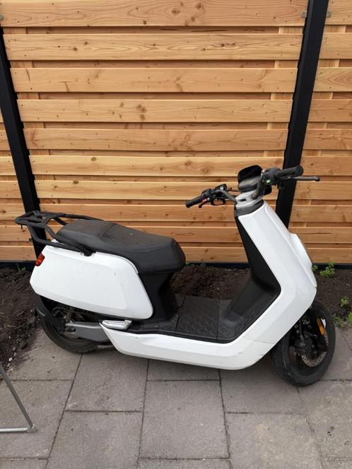 NIU N1S scooter incl. acc & lader (loop/sloop), Fietsen en Brommers, Snorfietsen en Snorscooters, Gebruikt, Overige merken, Elektrisch