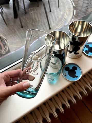 Michey Mouse glazen in blik beschikbaar voor biedingen