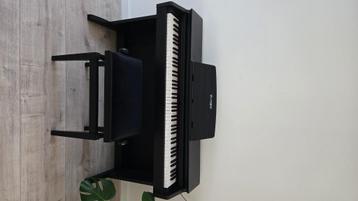 Digitale piano set incl bankje en koptelefoon beschikbaar voor biedingen