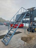 Stalen trap met bordes gegalv. Hoog 3,1 mtr. Nor024