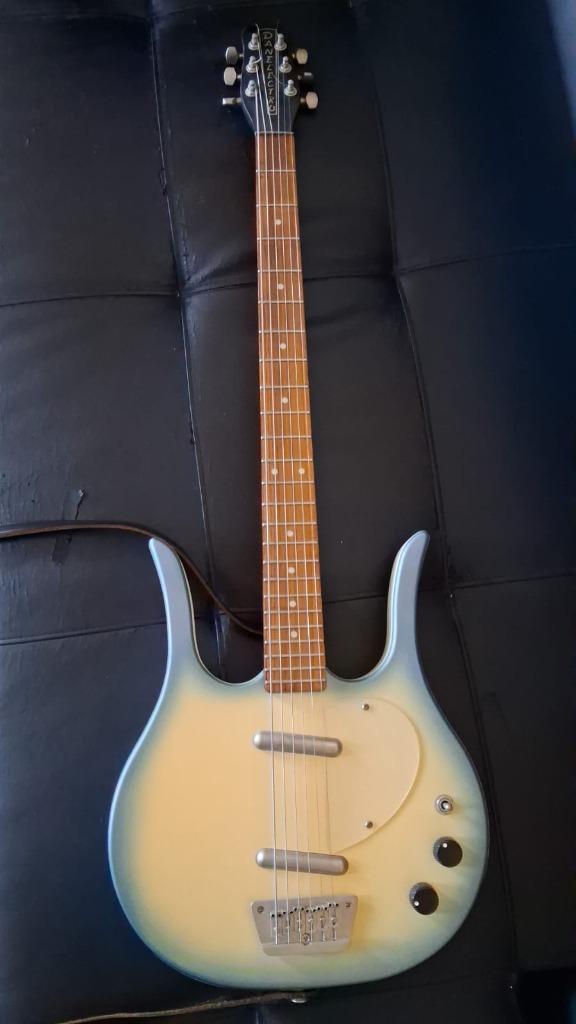 Danelectro Longhorn bariton, Muziek en Instrumenten, Snaarinstrumenten | Gitaren | Elektrisch, Zo goed als nieuw, Solid body, Overige merken
