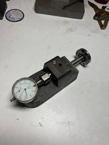 Meetklokhouder rondslijpbank beschikbaar voor biedingen