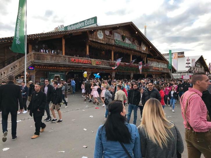 Oktoberfest stuttgart 5 persoons weekend tickets 3-4 oktober, Tickets en Kaartjes, Concerten | Overige, Drie personen of meer