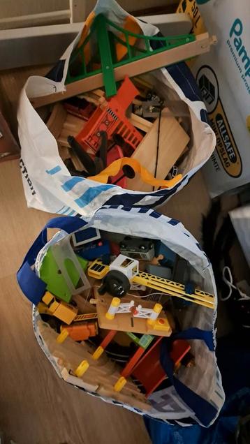 Houten Treinbaan - 2 Volle Shoppers! beschikbaar voor biedingen