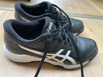 Hockeyschoenen Asics beschikbaar voor biedingen