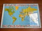 Wereldkaart in lijst + vlaggen, Verzamelen, Posters, Ophalen, Rechthoekig Staand, Met lijst, Deurposter of groter
