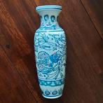 blauw stenen vaasje met vissen - handbema 15/03/97, Ophalen of Verzenden, Blauw, Steen, Minder dan 50 cm