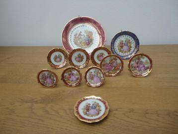 11 prachtige Limoges France miniatuur bordjes van porselein beschikbaar voor biedingen