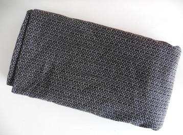 Jacquard stof in grijs zwart 160 cm lang en 150 cm breed beschikbaar voor biedingen