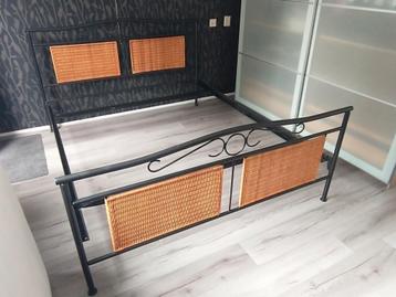 Bedframe beschikbaar voor biedingen