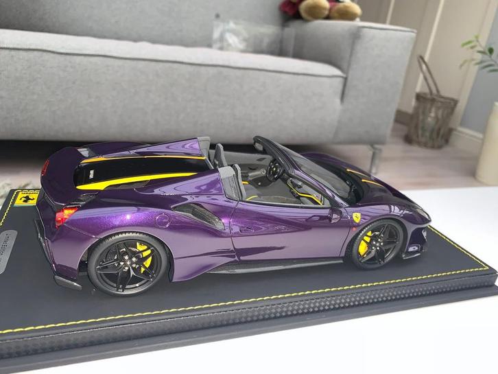 BBR Ferrari 488 Pista Spider (Viola Hongkong), Hobby en Vrije tijd, Modelauto's | 1:18, Zo goed als nieuw, Overige merken, Ophalen of Verzenden